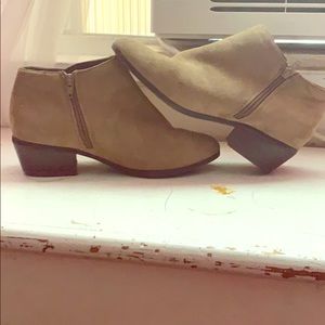 These shoes can go with anything